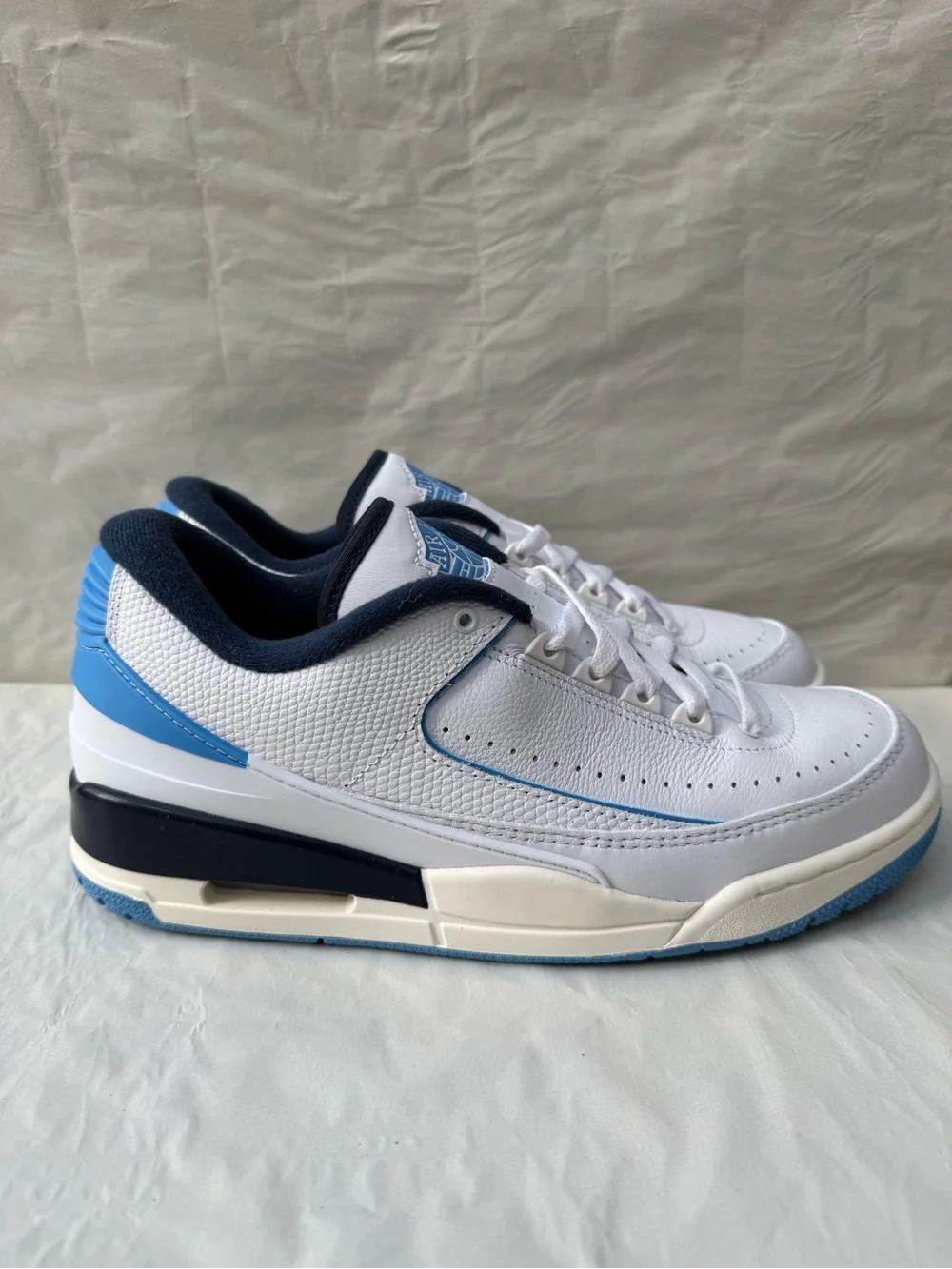 Nike - Air Jordan 2 Low - “UNC” - Size 10